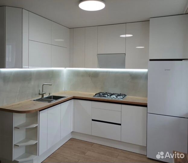 Кухонный гарнитур(цена за весь комплект)