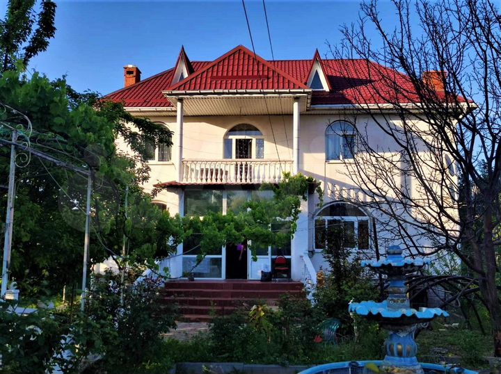 Дом 385 м² на участке 13 сот.