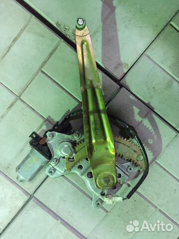 Стеклоподьемник тойота приус Nhw 10/11