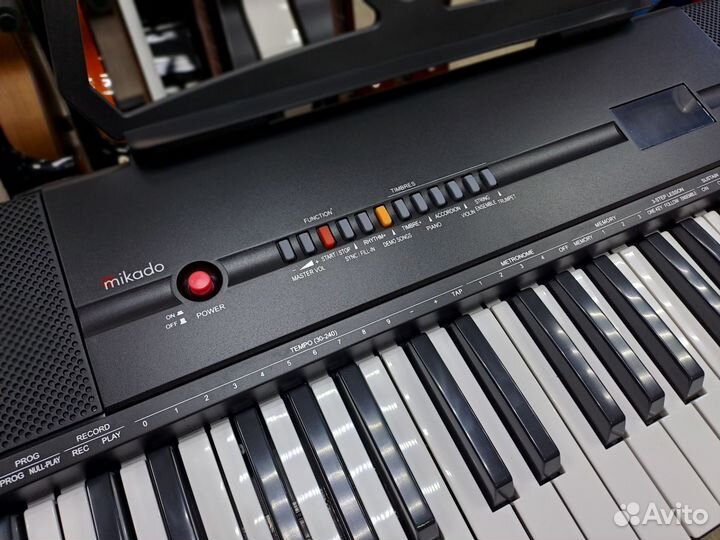 Синтезатор со стойкой