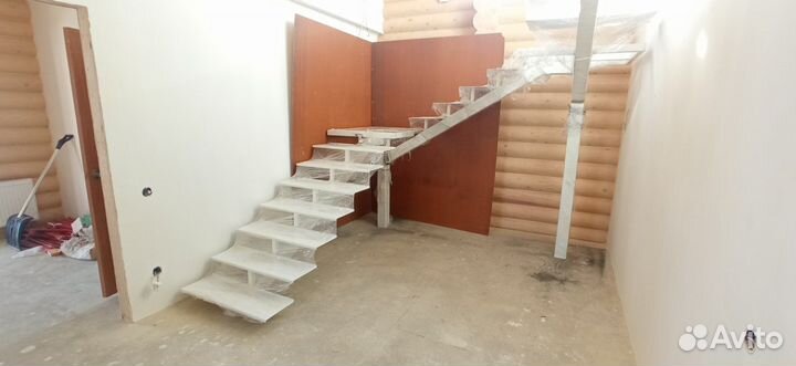 Металлокаркас лестницы на монокосоуре в дом