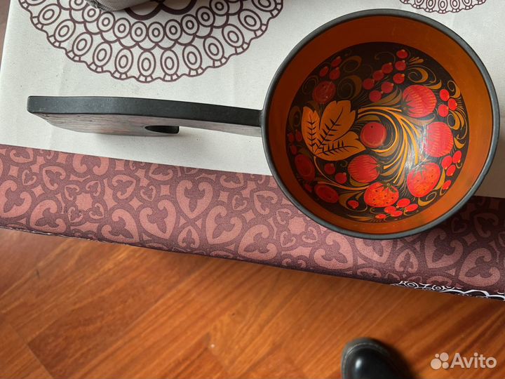 Черпак деревянный и две ложки