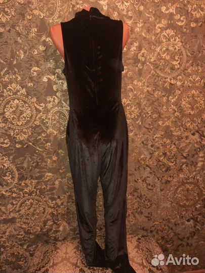 Велюровый комбинезон 46р