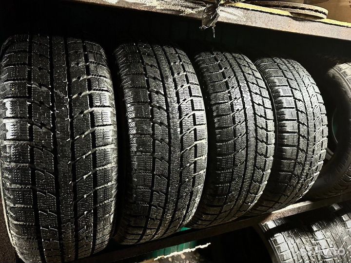 Toyo Observe GSi-5 215/60 R17