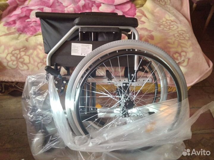 Инвалидная кресло- коляска, новая