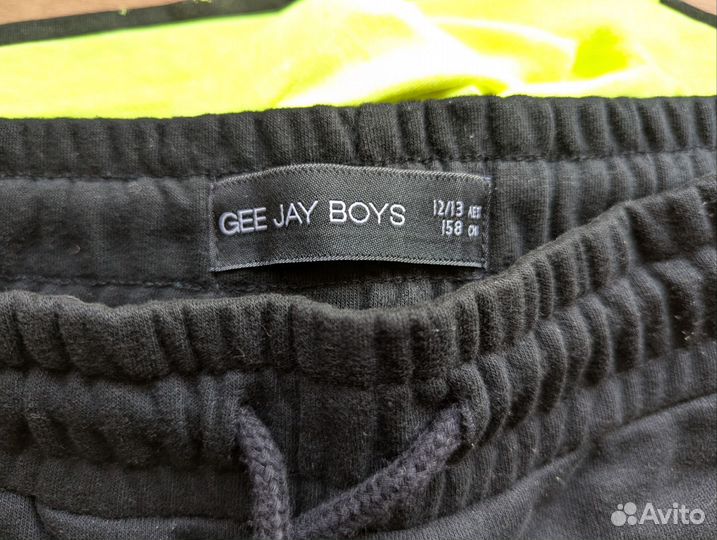 Спортивные штаны и футболка