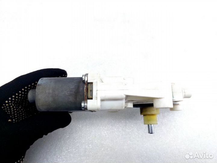 Моторчик стеклоподъемника задний правый Chrysler