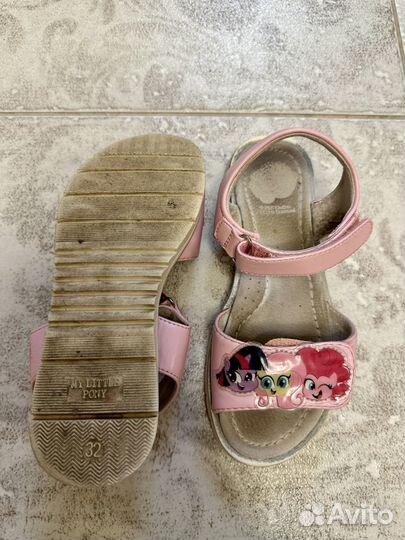 Босоножки и сандалии для девочки