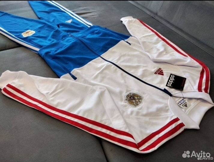 Спортивный костюм