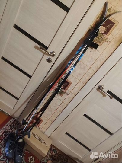 Беговые лыжи с ботинками 35р