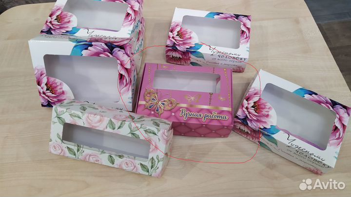 Картонные коробки для подарков