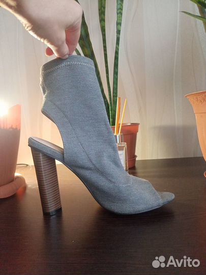 Босоножки-Ботильоны летние 38 р-р