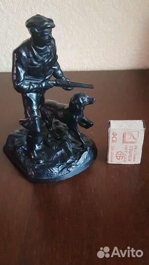 Каслинское литье,охотник с собакой