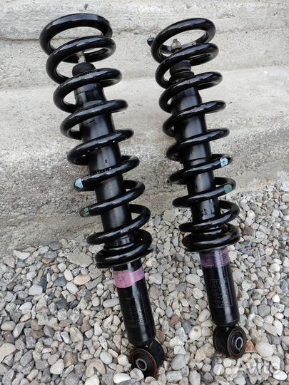 Передние амортизаторы Toyota Land Cruiser Prado 90