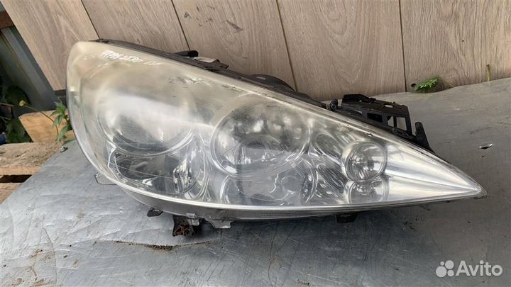 Фара правая от Peugeot 308 2007