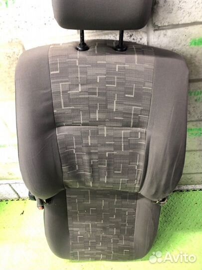 Сиденье переднее Renault Logan седан K7JA710 2011