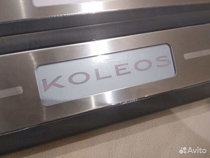 Накладка на порог с подсветкой Koleos