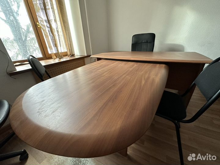 Стол руководителя с брифингом