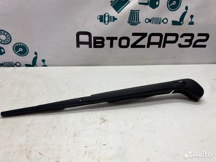 Поводок дворника задний Ford Focus 2 shda 2011