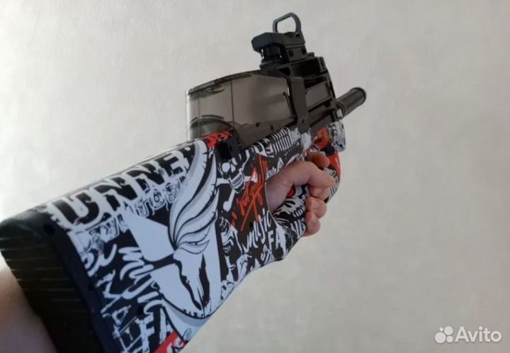 Большой автомат P90 на орбизах размер 1 к 1