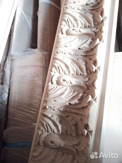 Молдинги из дуба и бука с растительным орнаментом