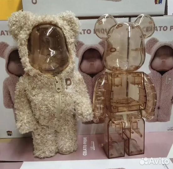 Игрушка bearbrick в одежде