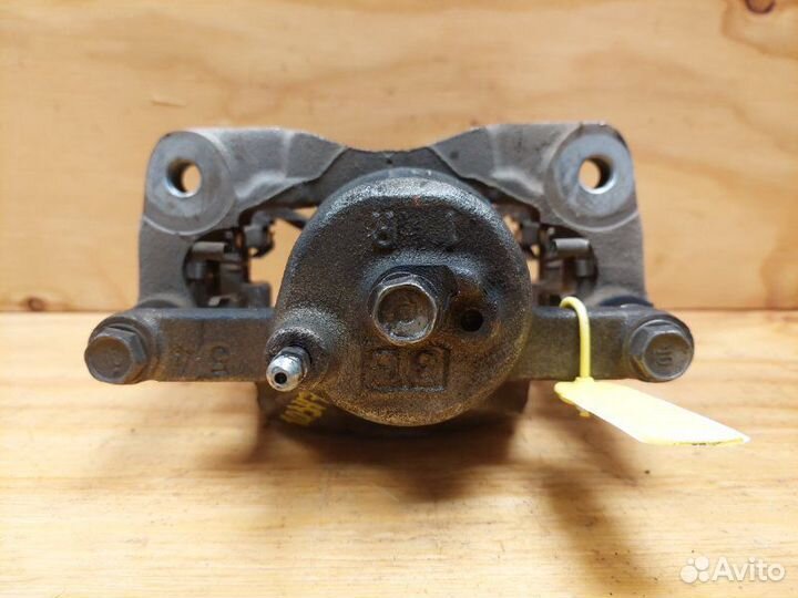 Суппорт передний правый Toyota Vitz KSP90 1krfe