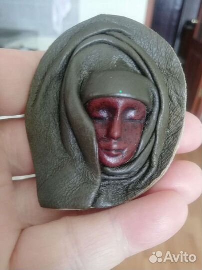 Броши кожаные,браслет медный, винтаж. Европа