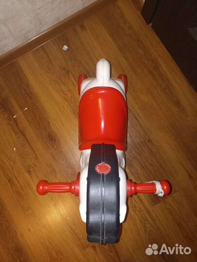 Лошадь игрушка на колесах