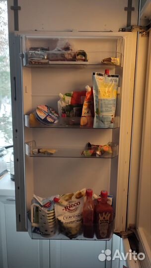 Встраиваемый холодильник