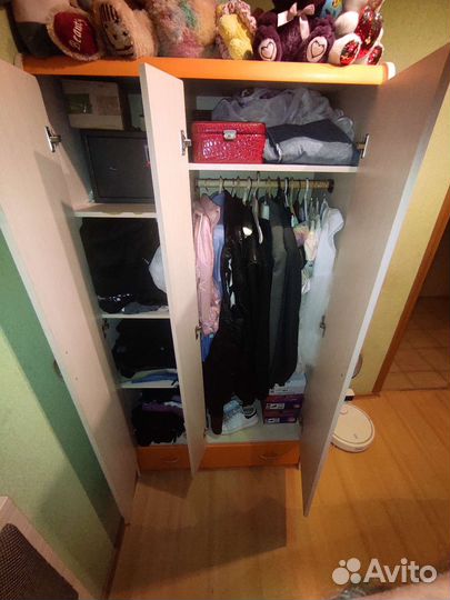 Детская кровать с матрасом, шкаф, комод, шкаф