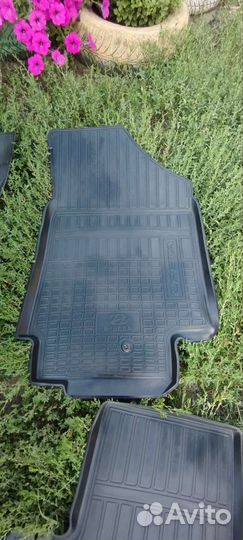 Автомобильные коврики резиновые