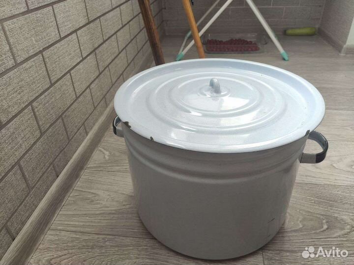 Кастрюля эмалированная