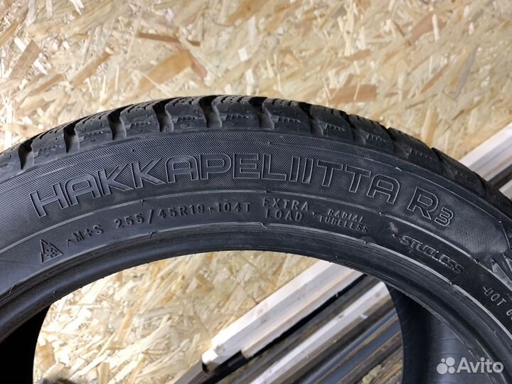 Nokian Tyres Hakkapeliitta R3 255/45 R19 104