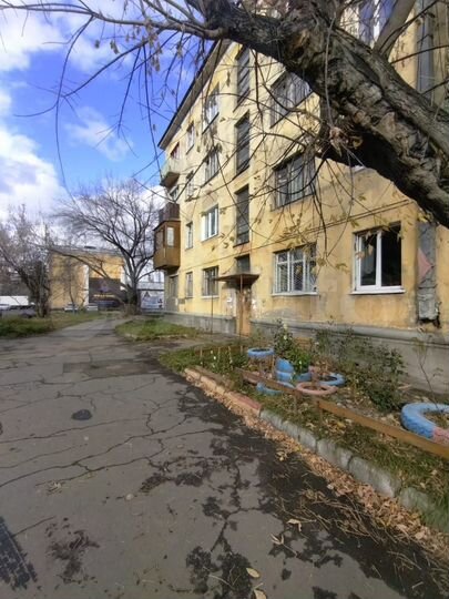 Комната 13 м² в > 9-к., 2/4 эт.