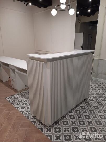 Стойка ресепшн