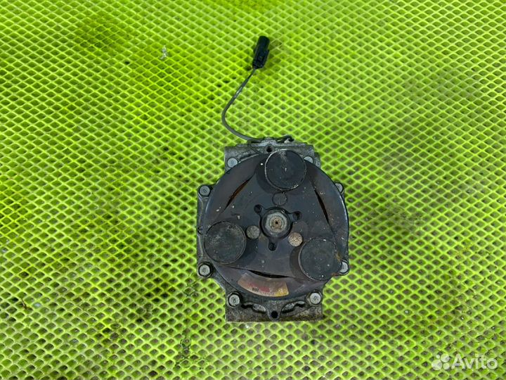 Компрессор системы кондиционирования Mitsubishi Airtrek