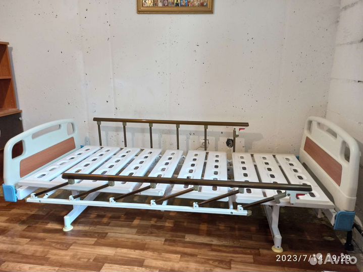 Кровать для лежачих больных, стул-туалет