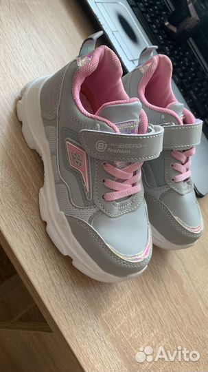 Продам кроссовки