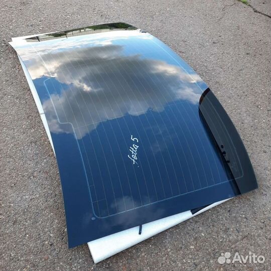 Заднее лобовое стекло VW Jetta5