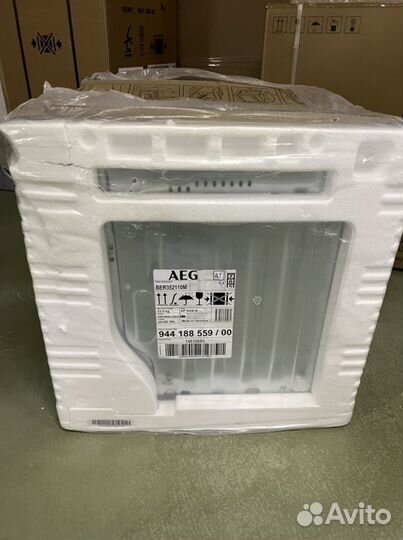 Электрический духовой шкаф AEG ber352110m