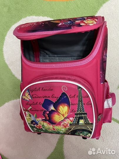 Продам портфель на девочку