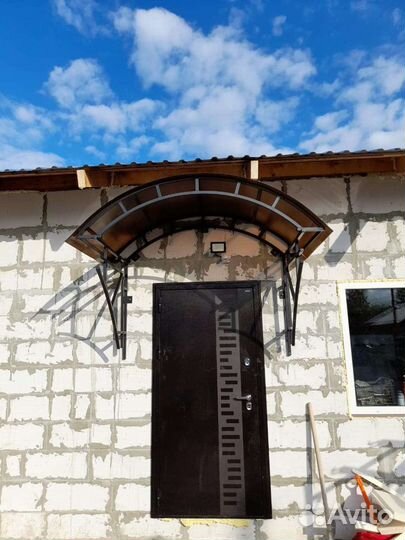 Козырек над дверью