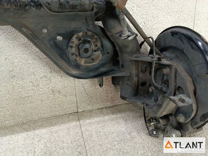 Балка со ступицами задний nissan leaf