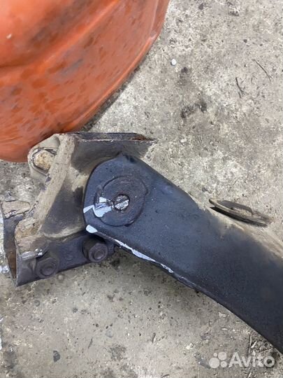 Передние нижние рычаги mitsubishi pajero 2 1996