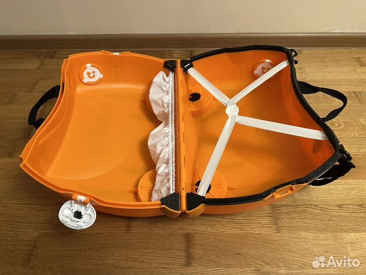 Детский чемодан на колесах trunki