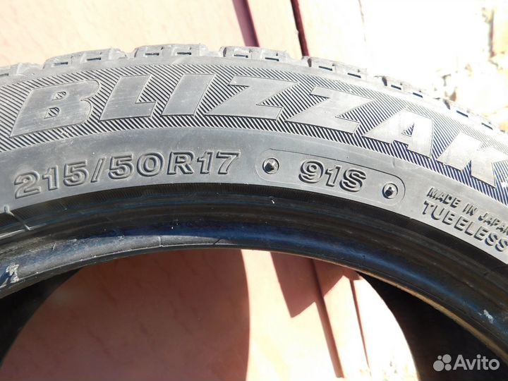 Bridgestone Blizzak VRX 215/50 R17 25C