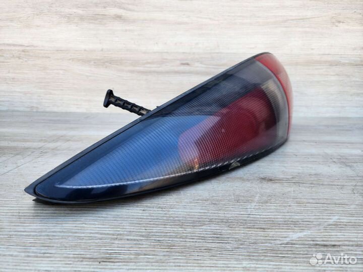 Фонарь задний правый Renault Laguna 1