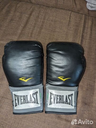 Боксерские перчатки 12 oz everlast