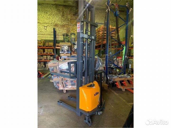 Штабелер электрический самоходный